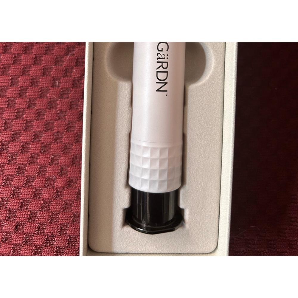 White Makeup Applicator